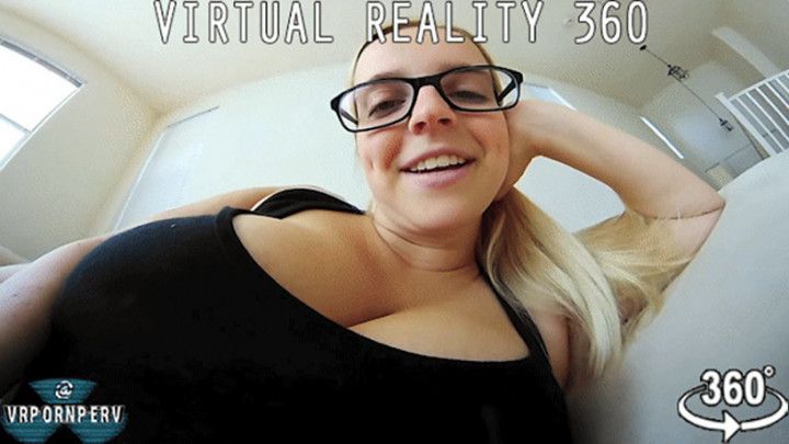 VR360 - The Giantess Girlfriend Orgasm