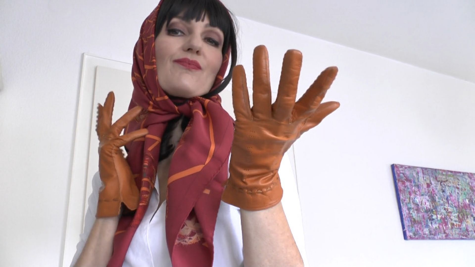 Sniffing leather gloves and masturbating Lady Victoria Valen