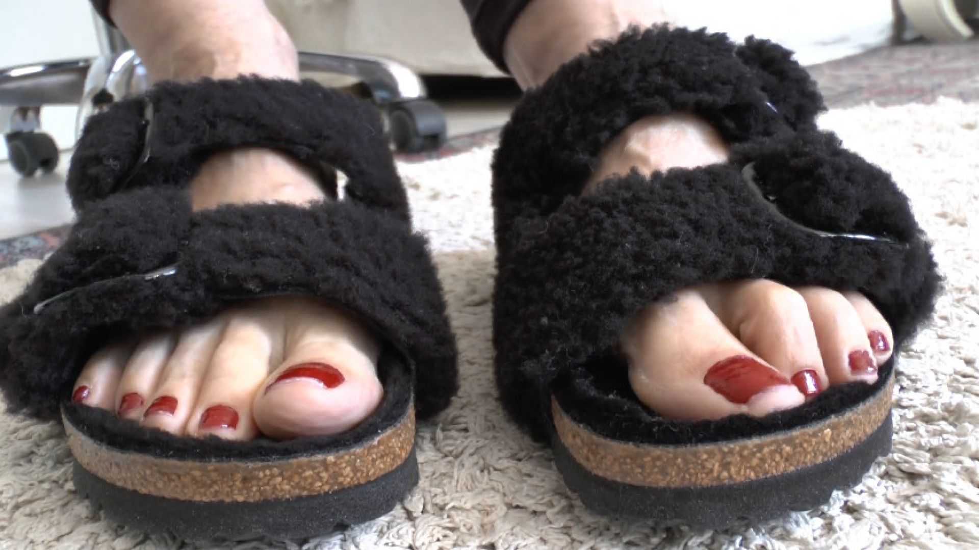 Toe fetish - toes wiggling black fur slippers part 11