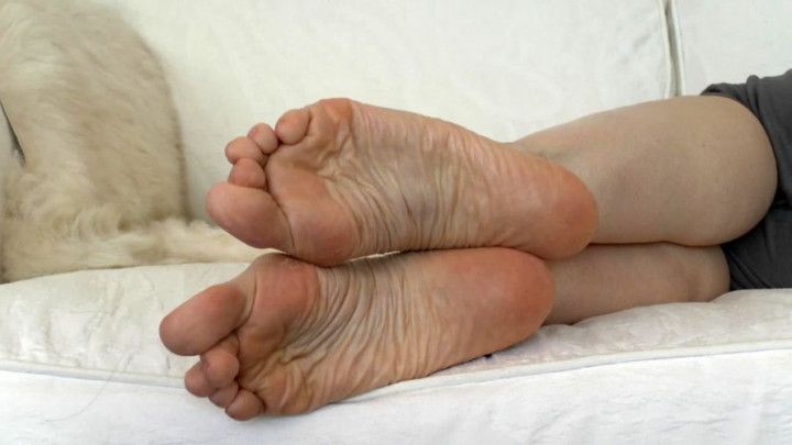 Wrinkled milf soles