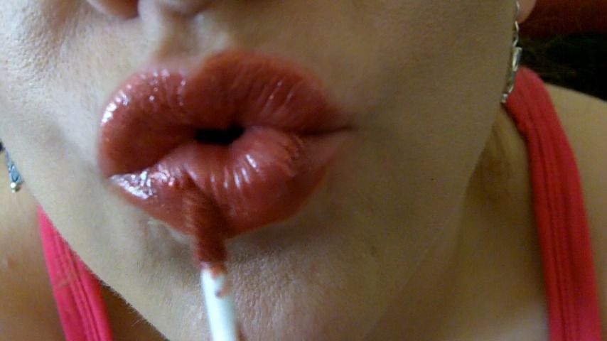 HD: Applying Red Lip Gloss   2-12-11