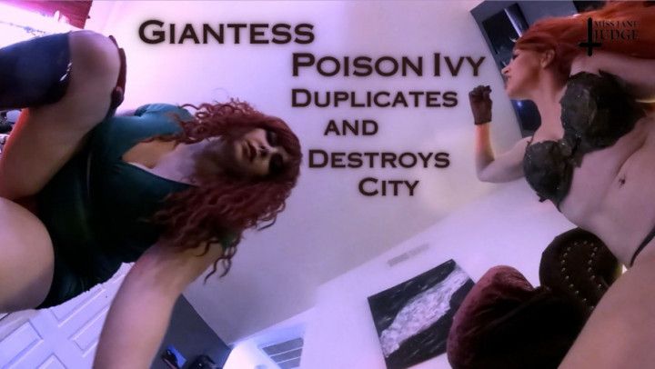 VR 360 Giantess Poison Ivy Duplicates and Destroys City