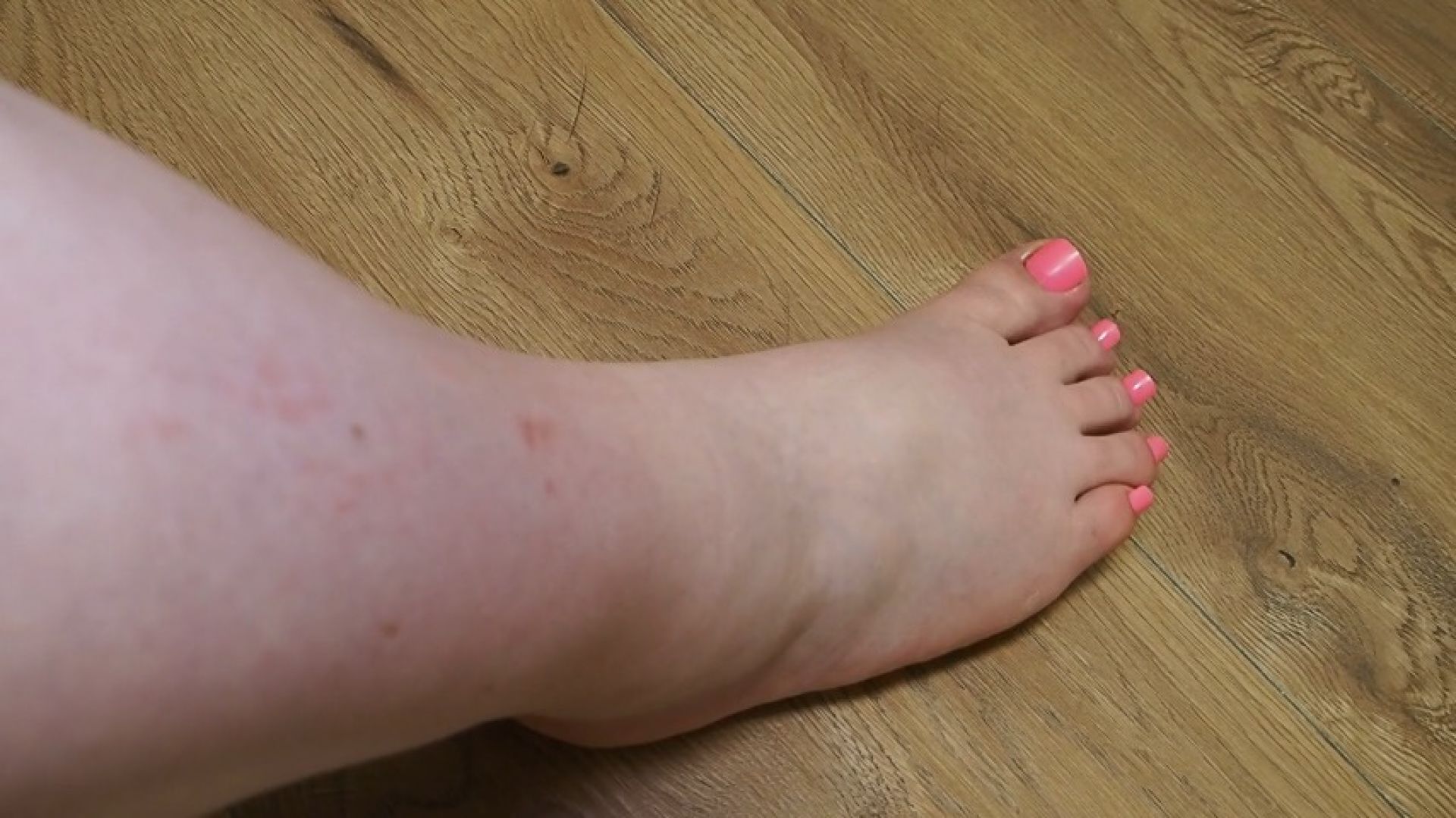 5 BBW foot with pink pedicure no talking