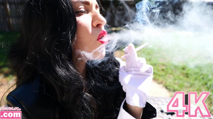 Zatanna's Sexy Smoke Break