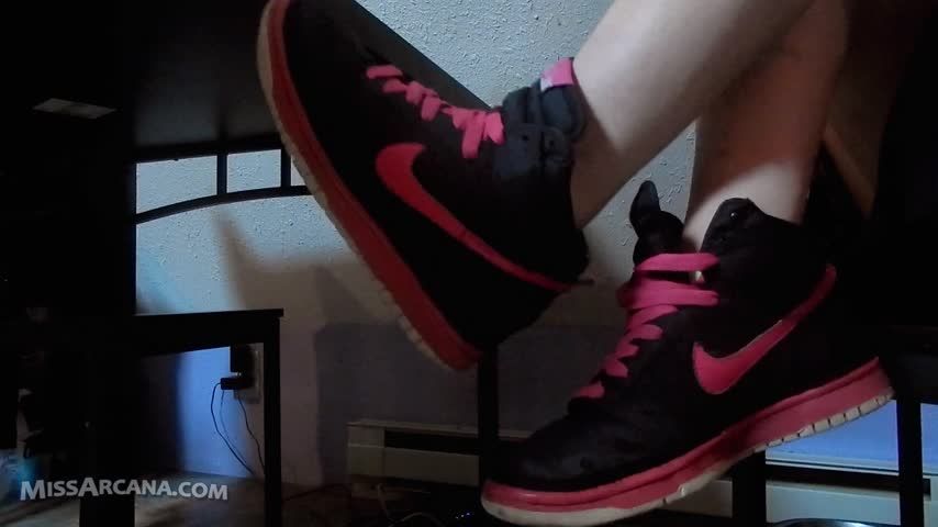 Teen Arcana - Shoe Dangle and Sock Play