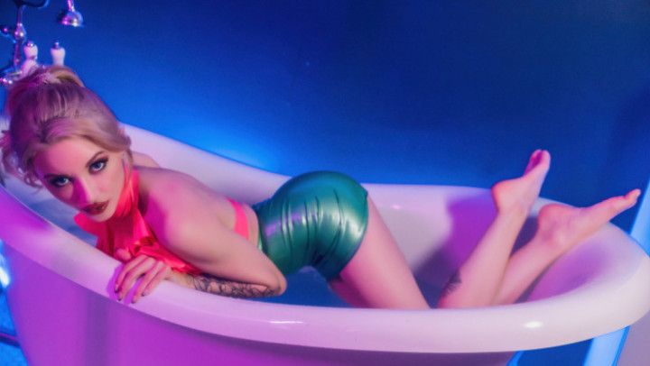 Lola Fae Masturbates with Glass Toy wearing Latex in Bathtub