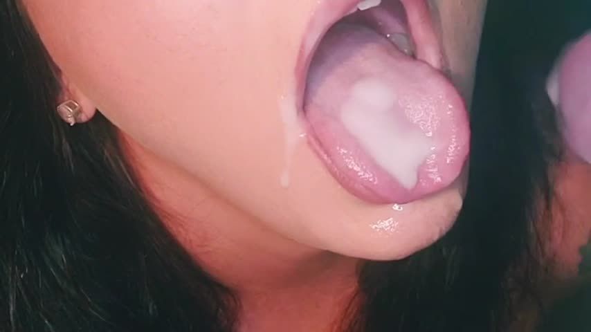 Cumshot in my mouth