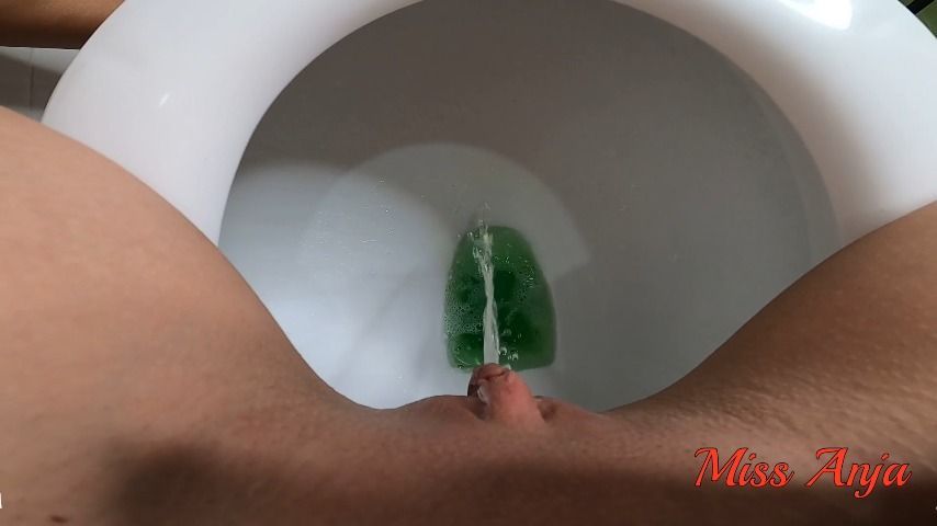 Desperation Toilet Piss And Fart/POV