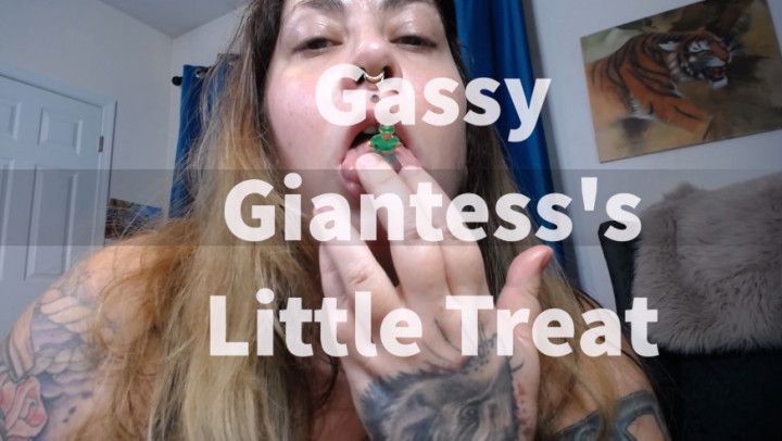 Gassy Giantess's Little Treat