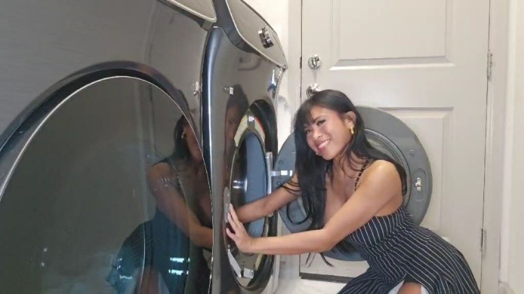 Ember Snow- Laundry Handjob Sunday Solo