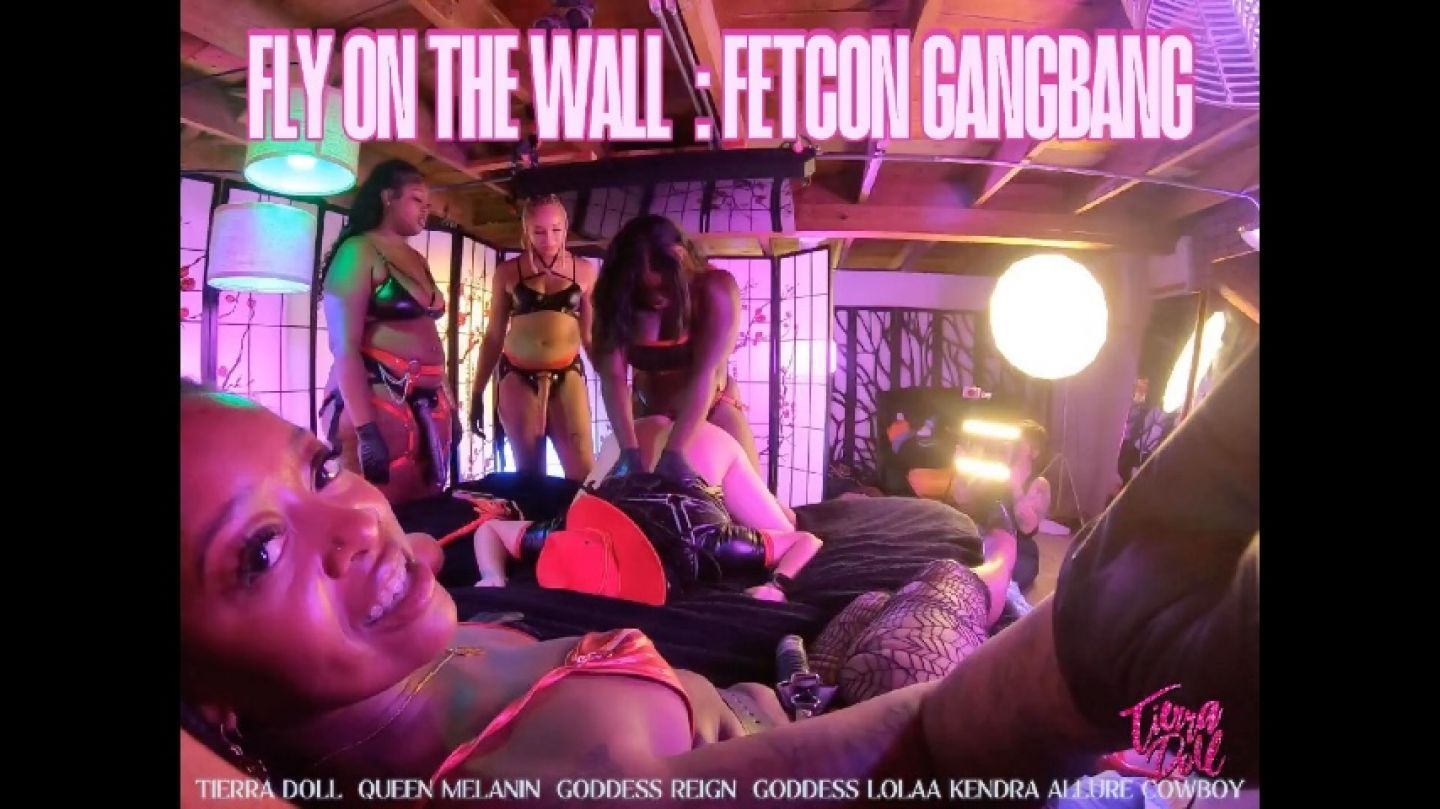 Fly on the Wall : FetCon GangBang