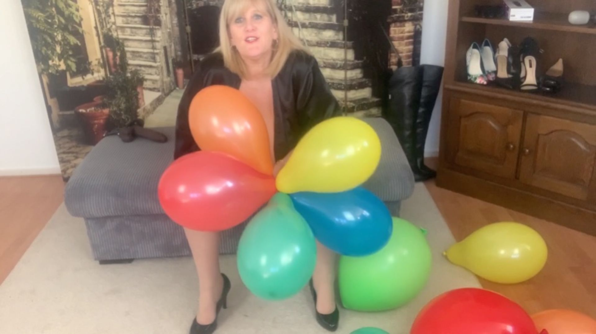 Big Tit Mature Balloon Fetish Fun