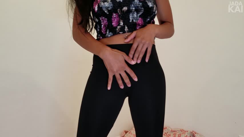 Masturbating in my Tight Leggings