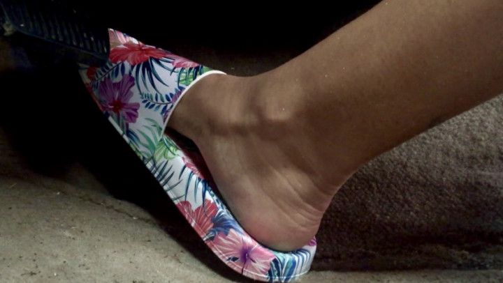 Brina Candi Driving in Floral Slides