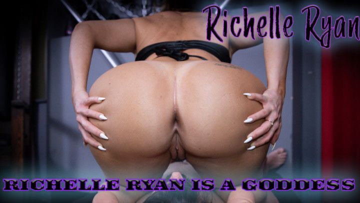 Richelle Ryan is a Goddess