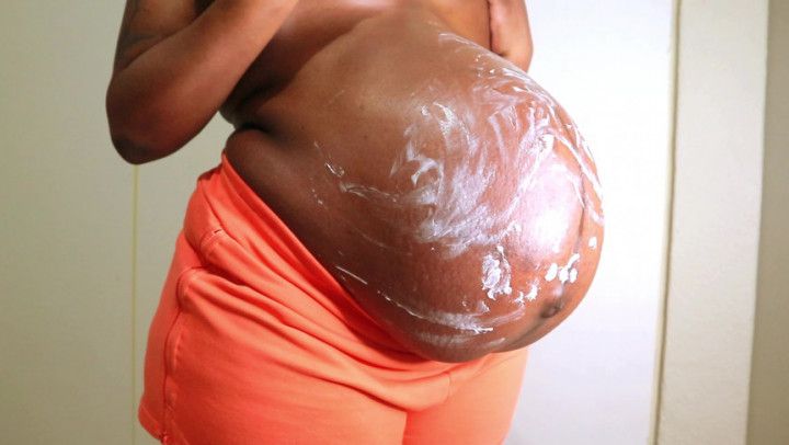 Lotion and Oil play on Pregnant Belly