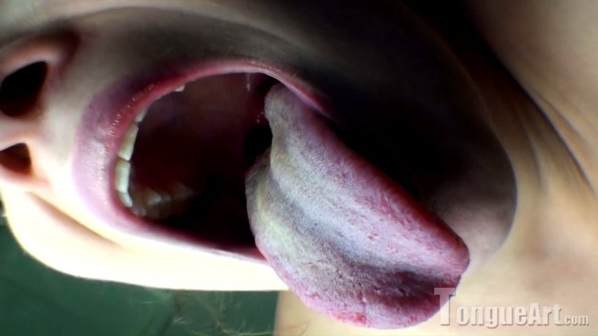 Bobbi Tongue Job