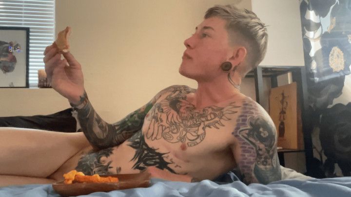 FTM Naked eating pizza