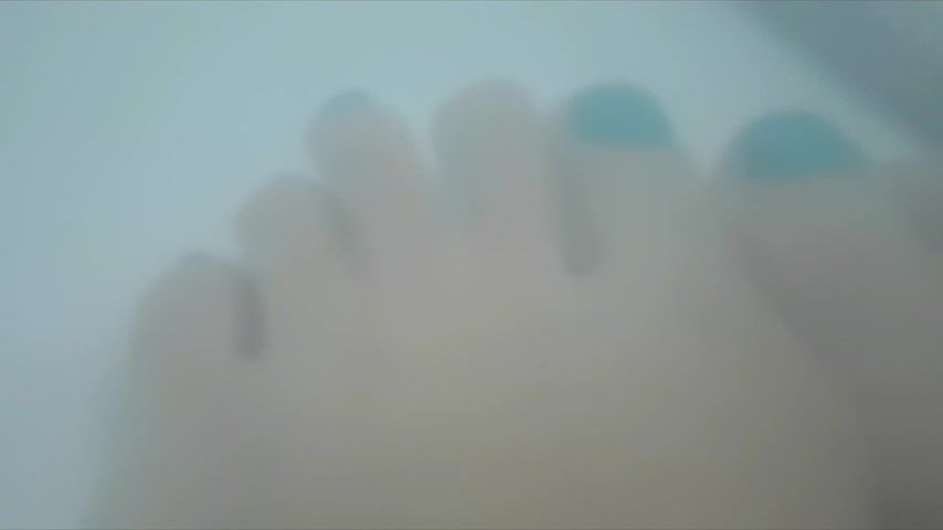 Tiny preview of underwater foot worship