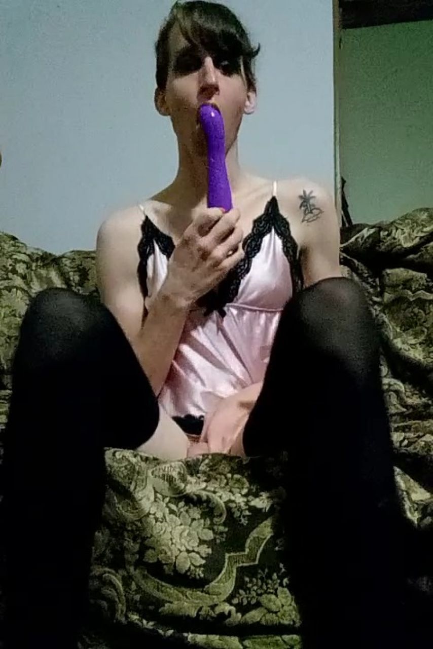 Sissy anal toying