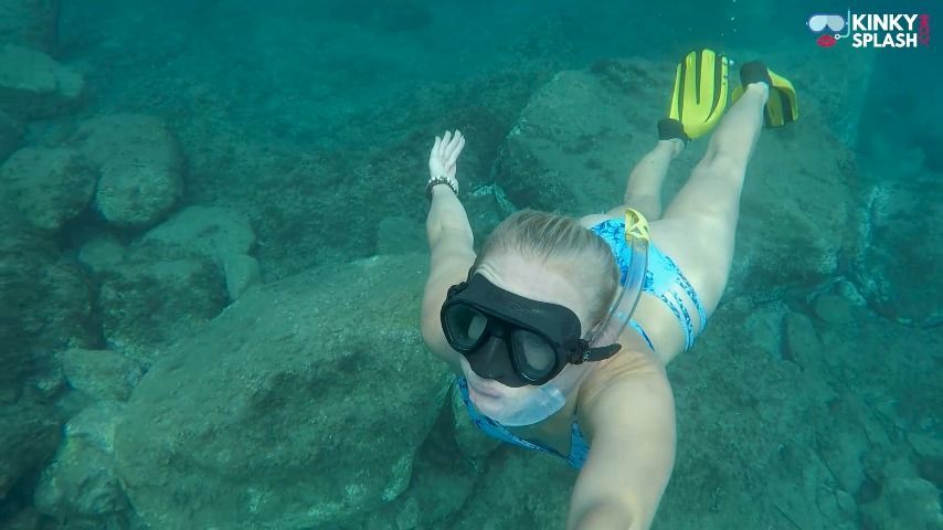 A Seductive Selfie Snorkel