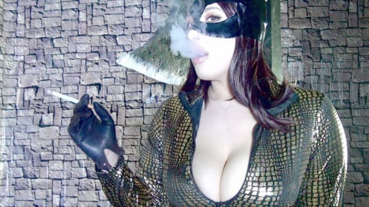 CatwomanSmoke in Mask&amp;Leather Gloves2