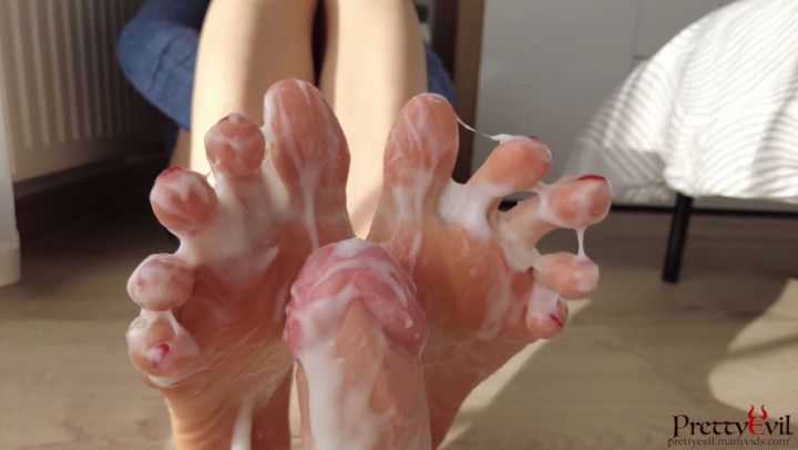 Toejob on the squirting dildo