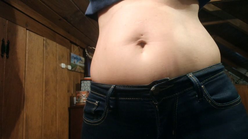 short secretary belly tease in jeans