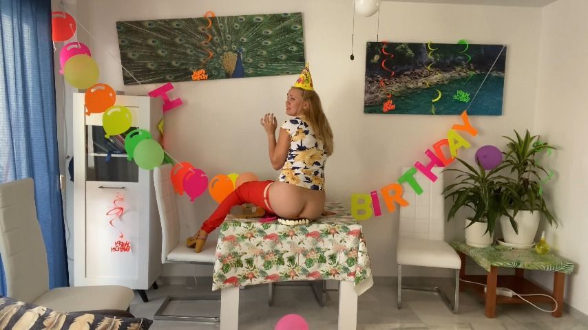 Smashed birthday cake sagged pants 4K