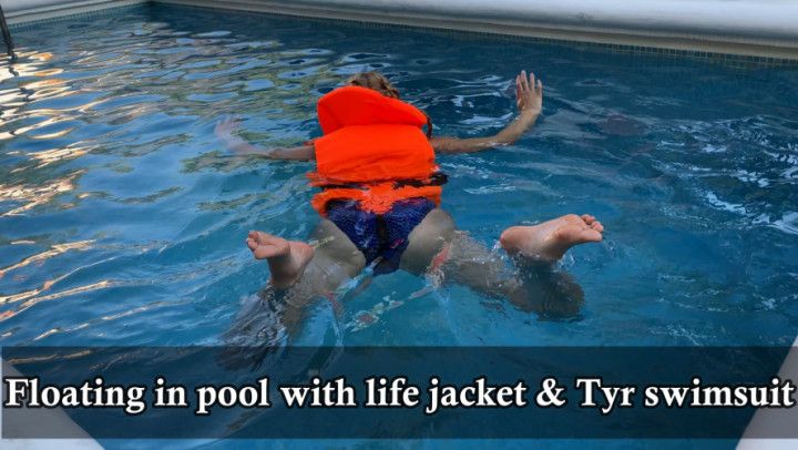 Floating in pool with Lifejacket Marinep