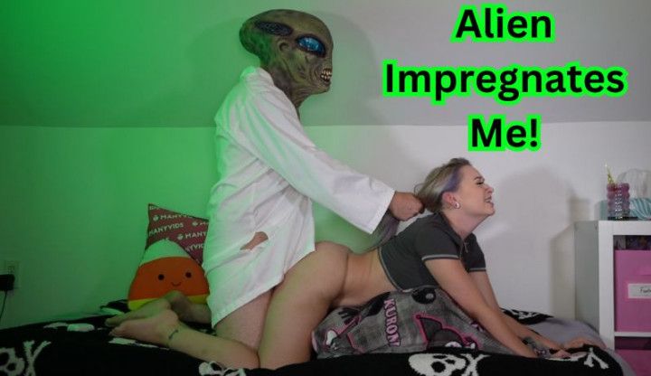 Alien Impregnates Me