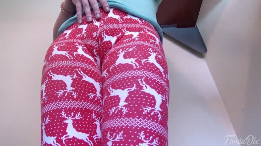 A fat camel toe for XXX-Mas