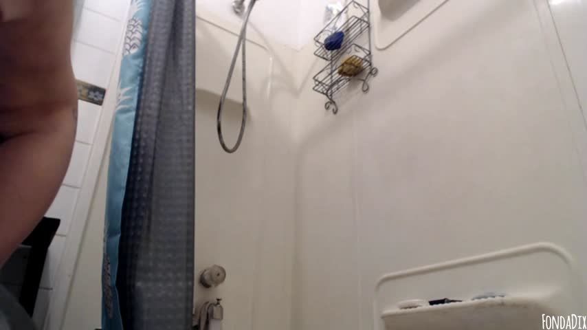 Members Show: Spy cam shower