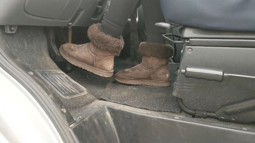 PEDAL PUMPING IN UGGS AND FISHNETS