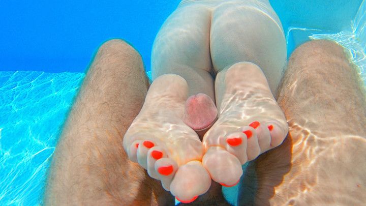 Ginger Mermaid Underwater FootJob Soles