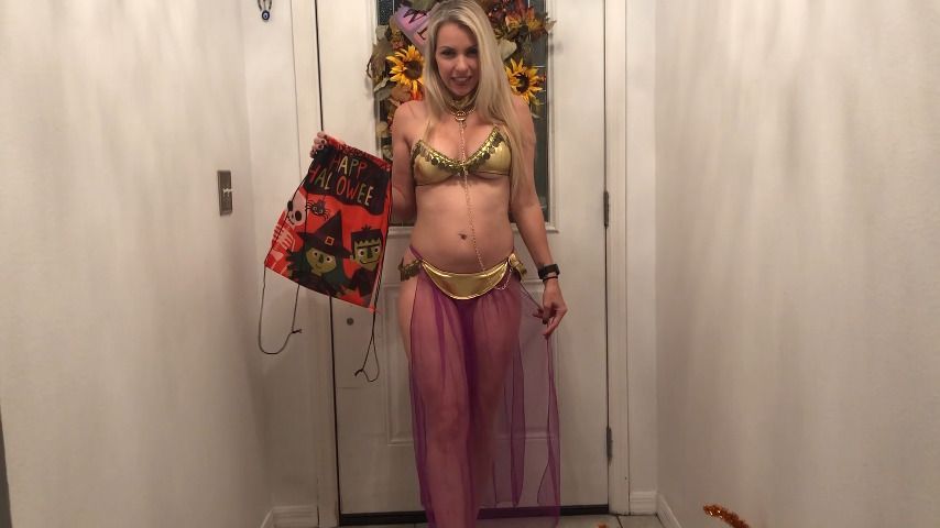 COURTNEY'S HALLOWEEN FOOTJOB