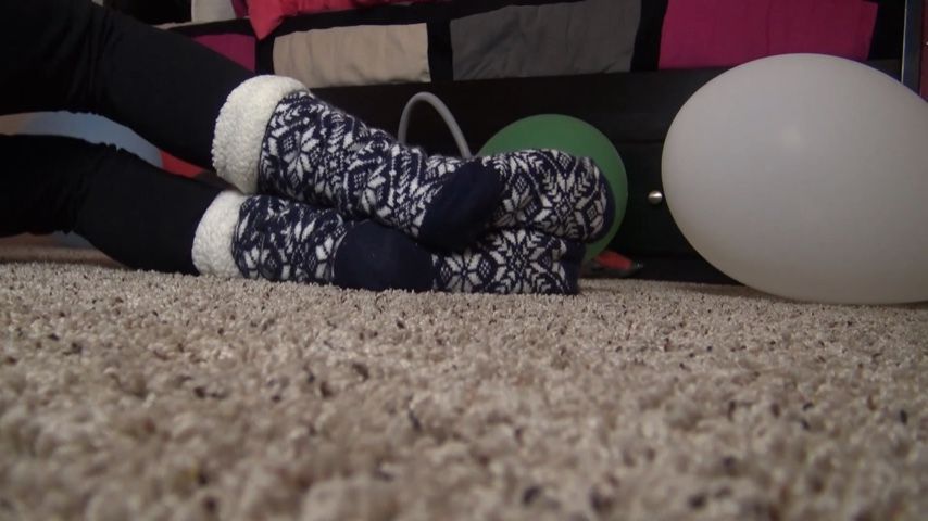 ROXIE FINDOM SLIPPERS FOOT TEASE