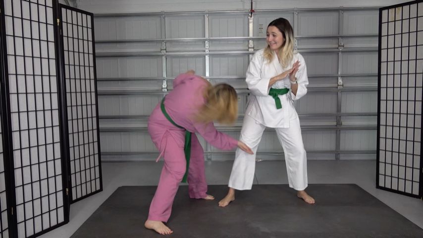 KENDRA vs RENNADEL : KARATE HOM