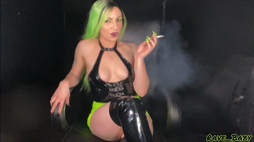 Smoking Mistress - you smoke with me