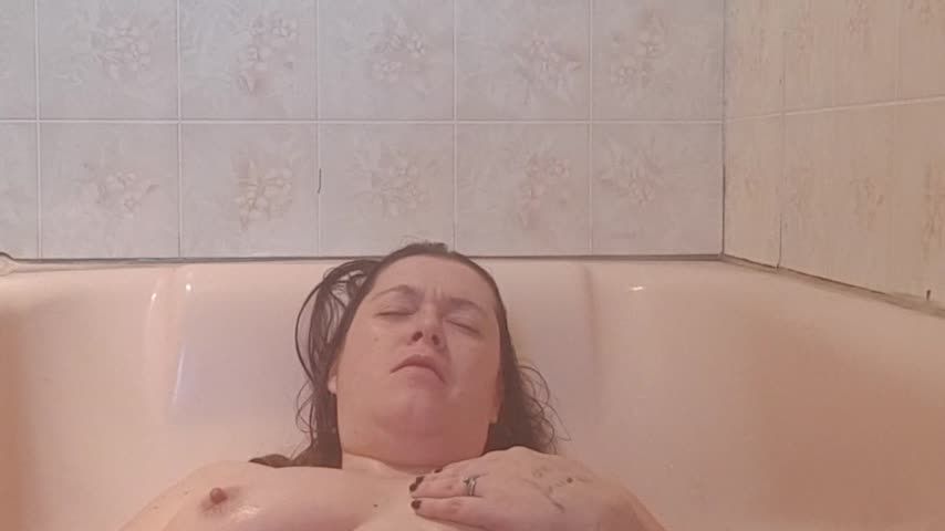 Soap up and rub down, fun in the bath