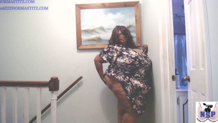 NORMA STITZ DOES RUNWAY MODELING 4 NJ