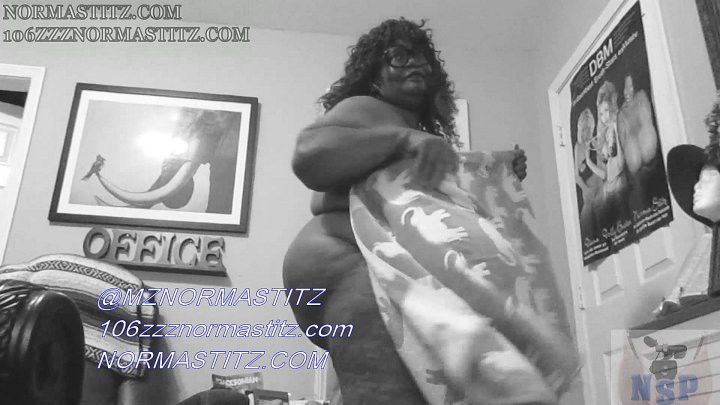 THE AMAZING GIANTESS NORMA STITZ TOWEL