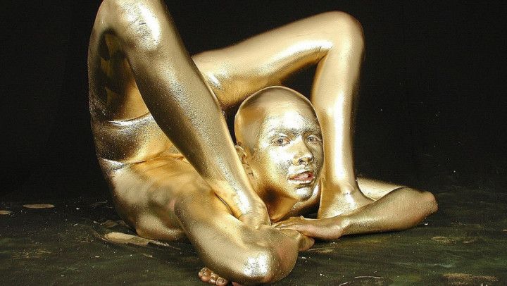 contortionist gets golden painted