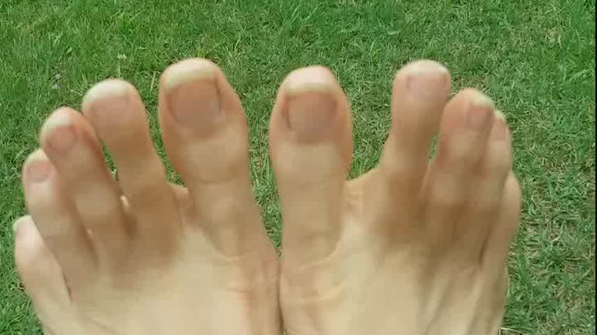 Long Toes Wiggling Naked Toes