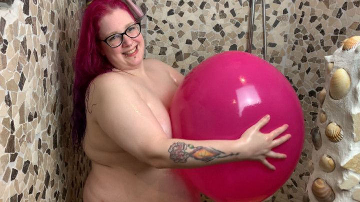 Oily fun in the shower with balloons