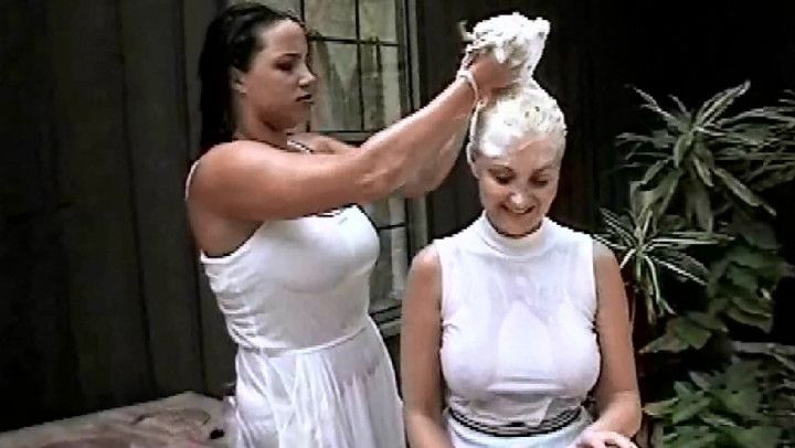 Tennis Babes Hair Wash - Jo and Tracie