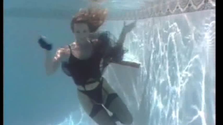 Jo's Underwater Pleasuring