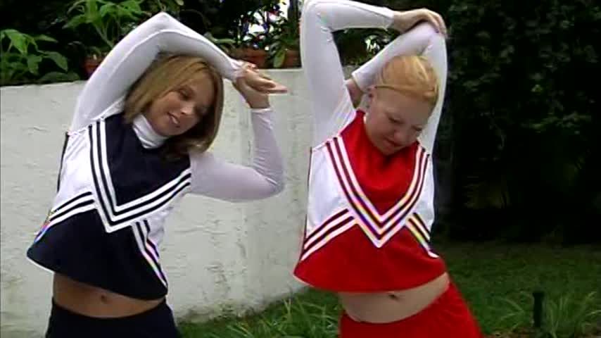 Cheerleaders Cat Fight - Ariel vs Ivy