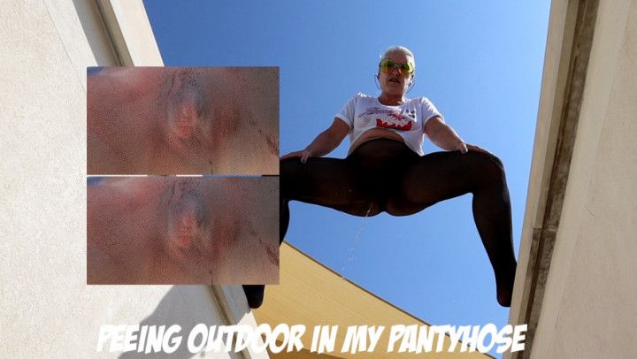 Peeing outdoor in my pantyhose