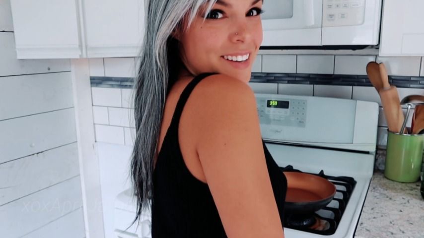 Kitchen Seduction GFE